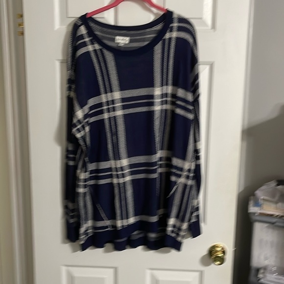 NWT Navy Plaid crew neck tunic length sweater - Picture 1 of 4